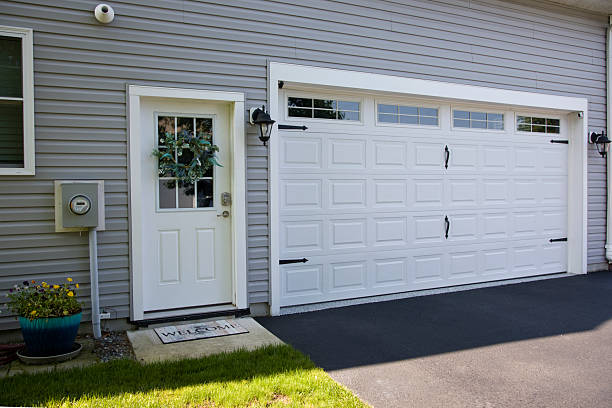 24/7 Emergency Garage Door Panel Replacement experts in Litchfield Beach, SC